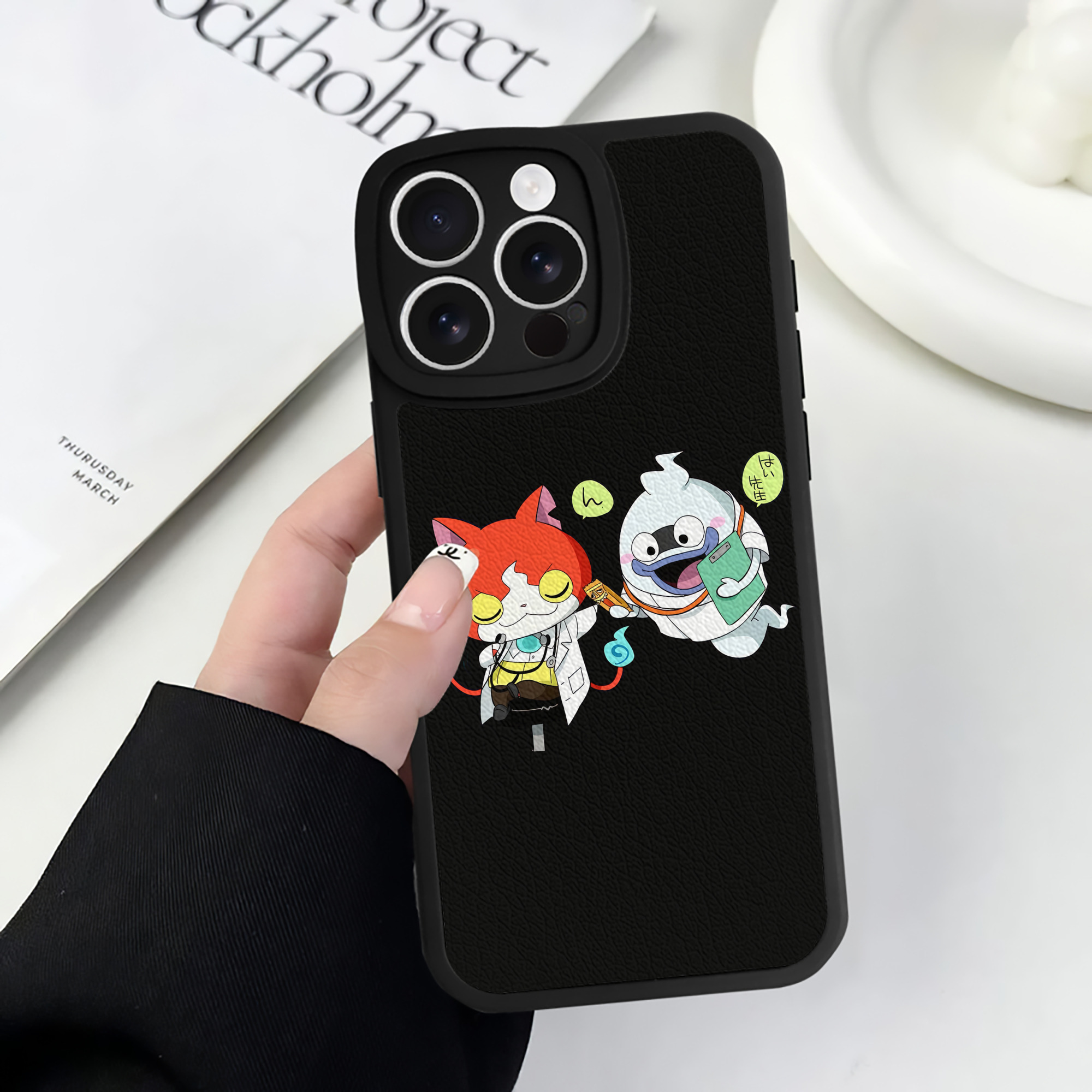 （画像用） 妖怪ウォッチ Yo-kai Watch 【iPhone 16シリーズ対応】シリコンスマホケース（レザー調） 材質：シリコン
